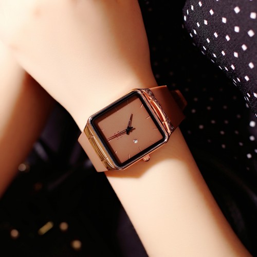 นาฬิกาสายยางเกรดพรีเมียม ยี่ห้อ GUOU สีน้ำตาล เรียบหรูมาก