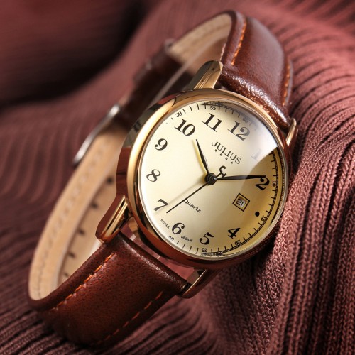 นาฬิกา Julius สายหนังสีน้ำตาล หน้าปัดทอง สวยคลาสสิค